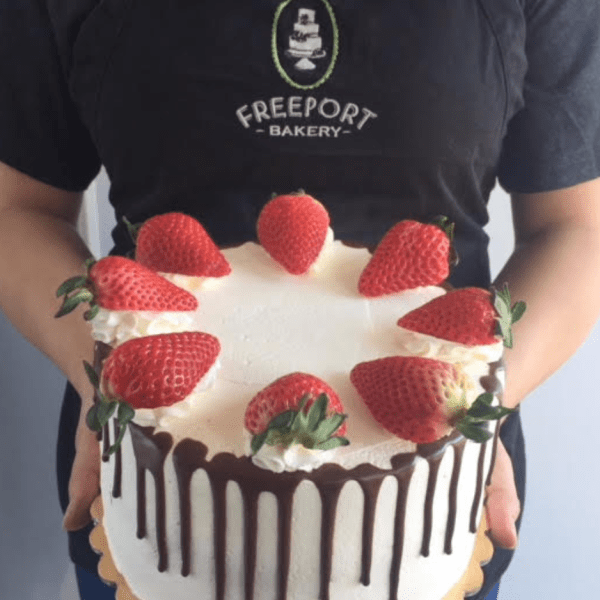 employee_holding_shadow_fresa_cake_square_